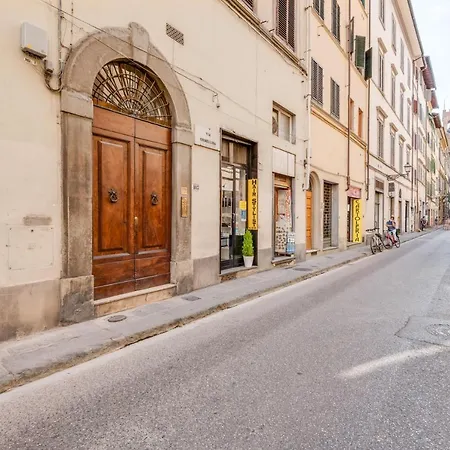 Piazza Santa Croce Design With Balcony Apartman