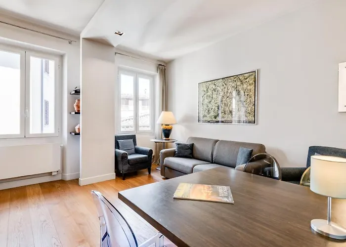Апартаменты Guesthost - Piazza Santa Croce Design With Balcony *
