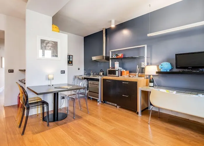 Guesthost - Piazza Santa Croce Design With Balcony *