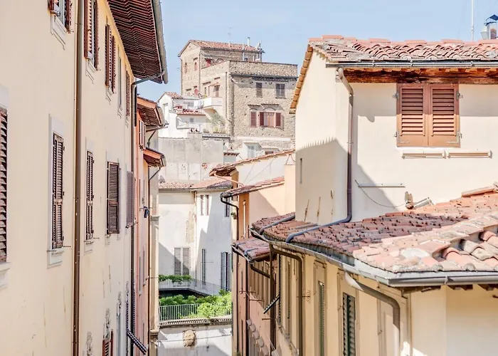 Guesthost - Piazza Santa Croce Design With Balcony Апартаменты Флоренция